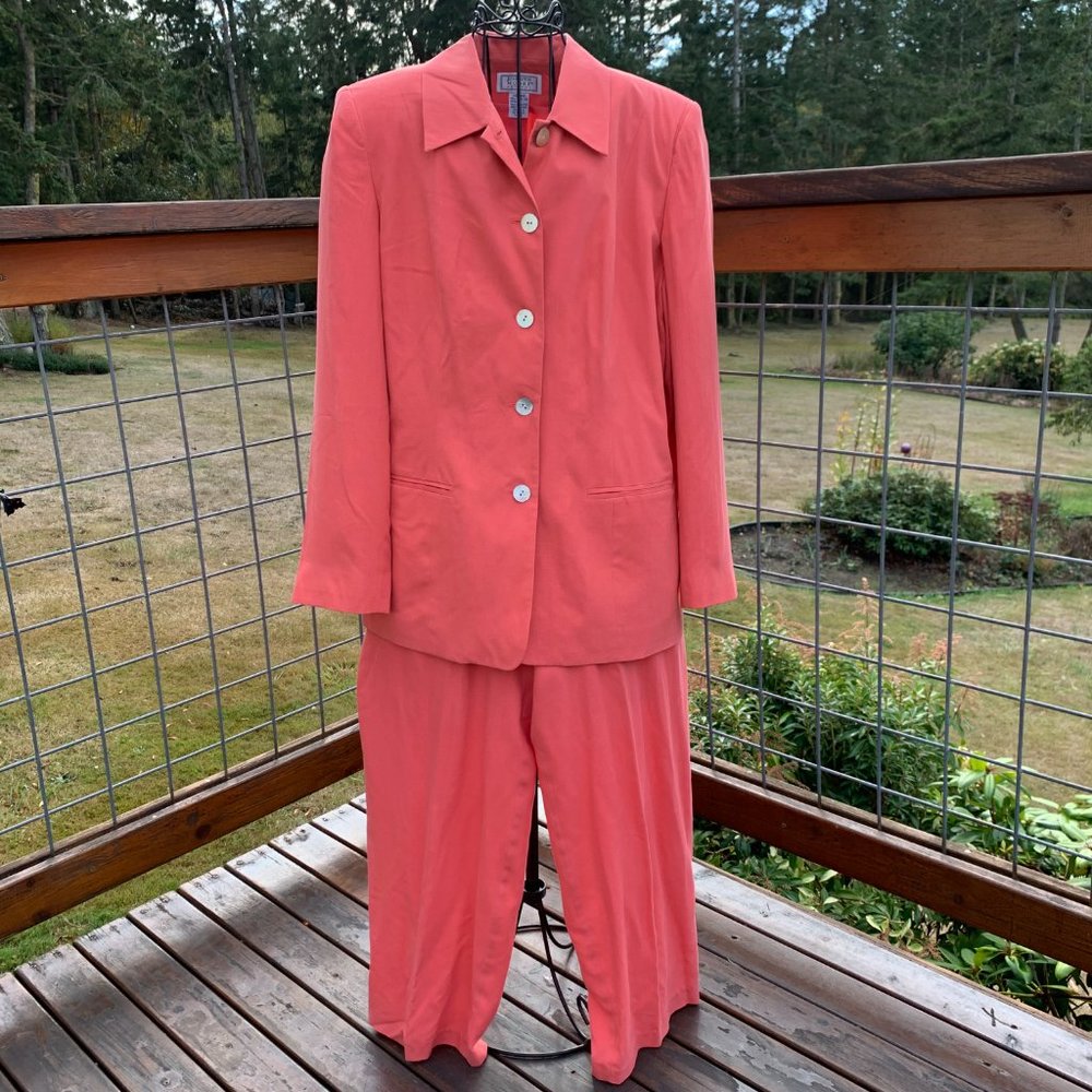 Jennifer Moore Petites Coral 100% silk Jacket and Pants Suit with Lining